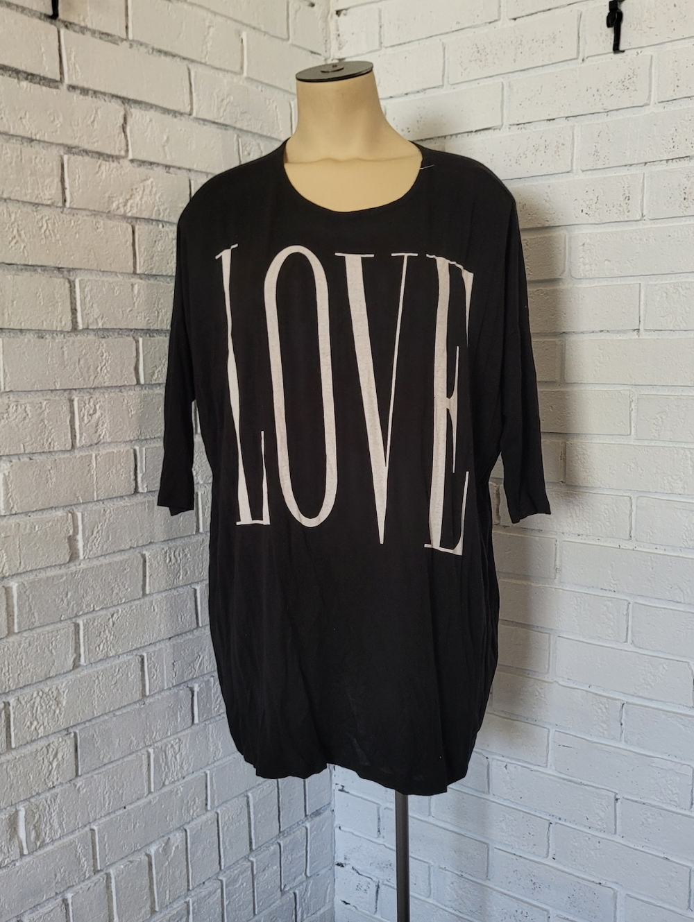 Pomelo Graphic "LOVE" Tunic Top - Black - Medium